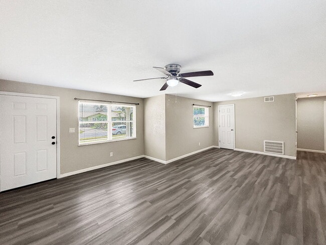 Photo - 122 Drew Ave