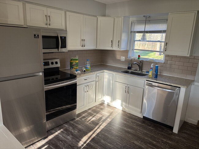 All appliances come with kitchen - 5155 Thursby Rd Unit 5155 thursby rd