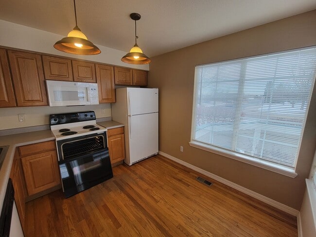 Photo - Great Location! Attractive 3 Story Condo