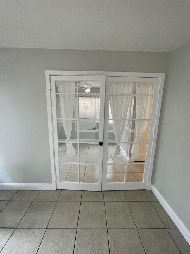 Photo - 623 Selkirk St