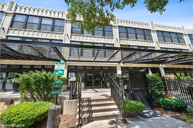 Building Photo - 1000 W 15th St Unit 239