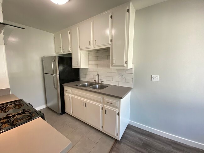 Photo - 3723 Mentone Ave