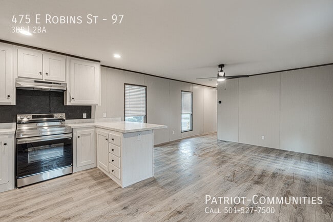 Photo - 475 E Robins St