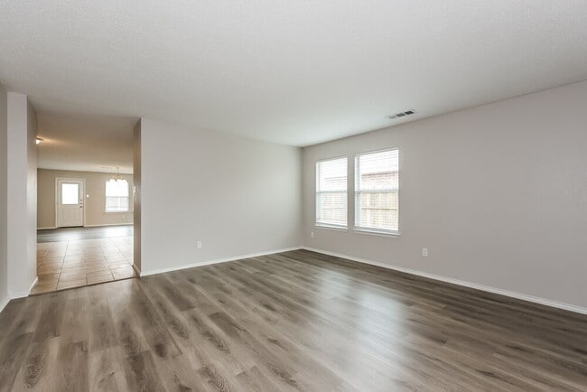 Photo - 109 Clover Leaf Ln