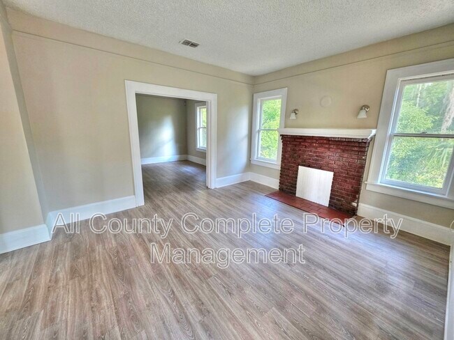 Photo - 213 W 24th St