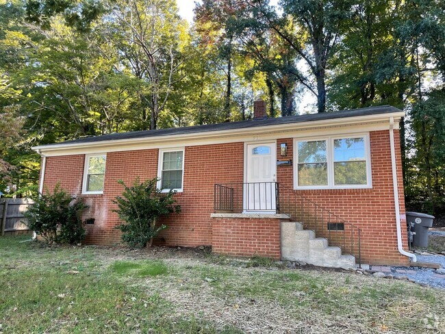 Building Photo - 3 bed 1 bath home in Asheboro!