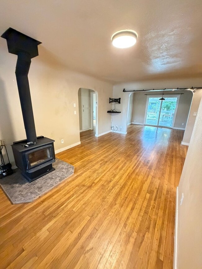Photo - 480 W Ash St