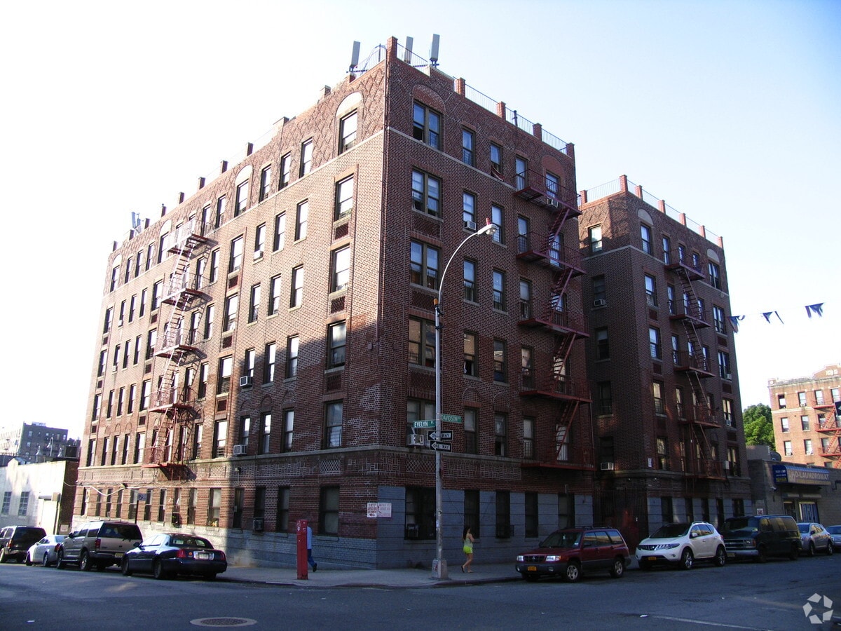 Photo - 2290 Davidson Ave Apartments