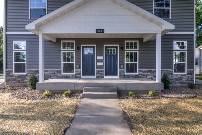 Photo - 302 12th Ave W