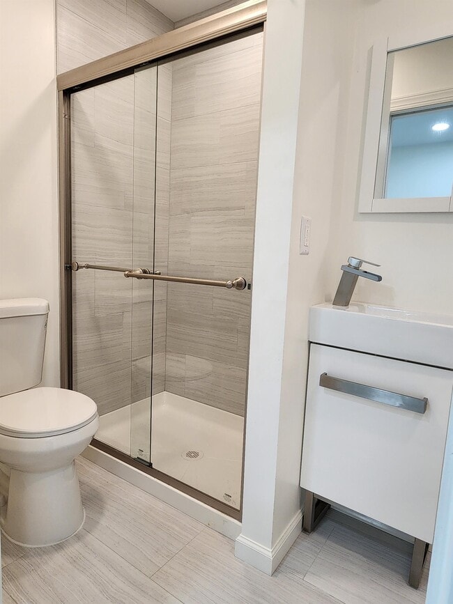 6109 Jackson St Unit 1F