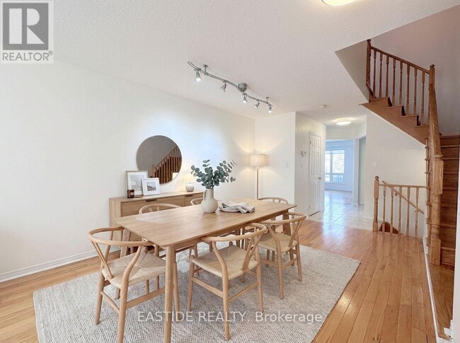 Photo - 24 Revelstoke Crescent