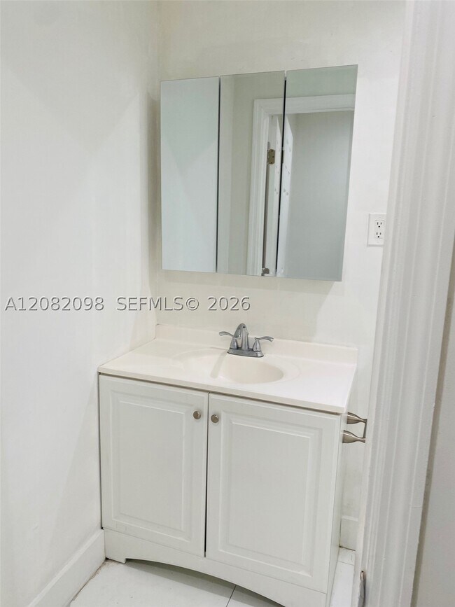 3335 SW 26th St