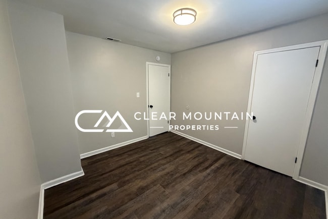 Renovated 2BR Apartment Near Downtown Greer