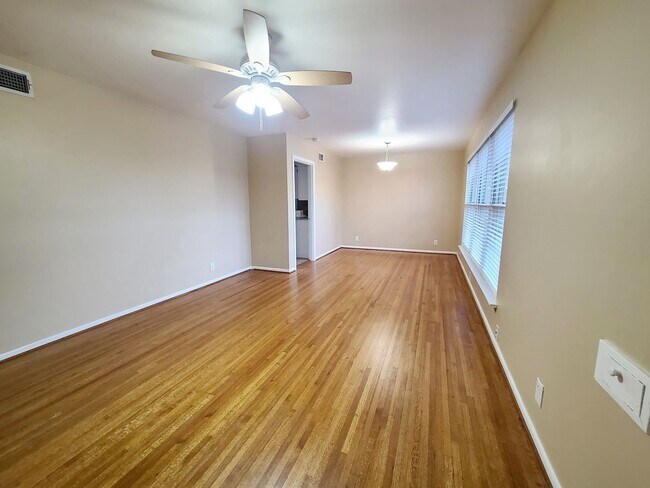 Photo - 3 Bedroom, 2 Bath home in Casa View!