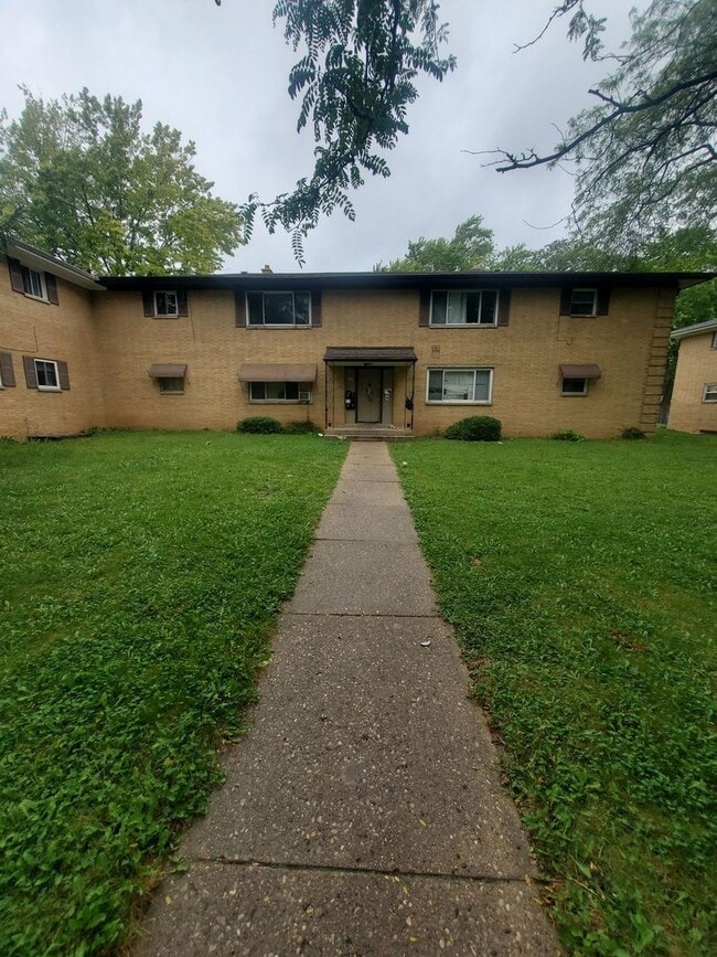 Building Photo - 8230 W Villard Ave Rental