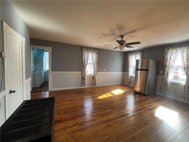 Photo - 350 Metacom Ave