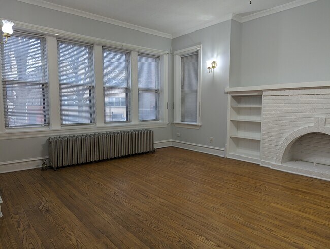 Photo - 5650 N Spaulding Ave Unit 2