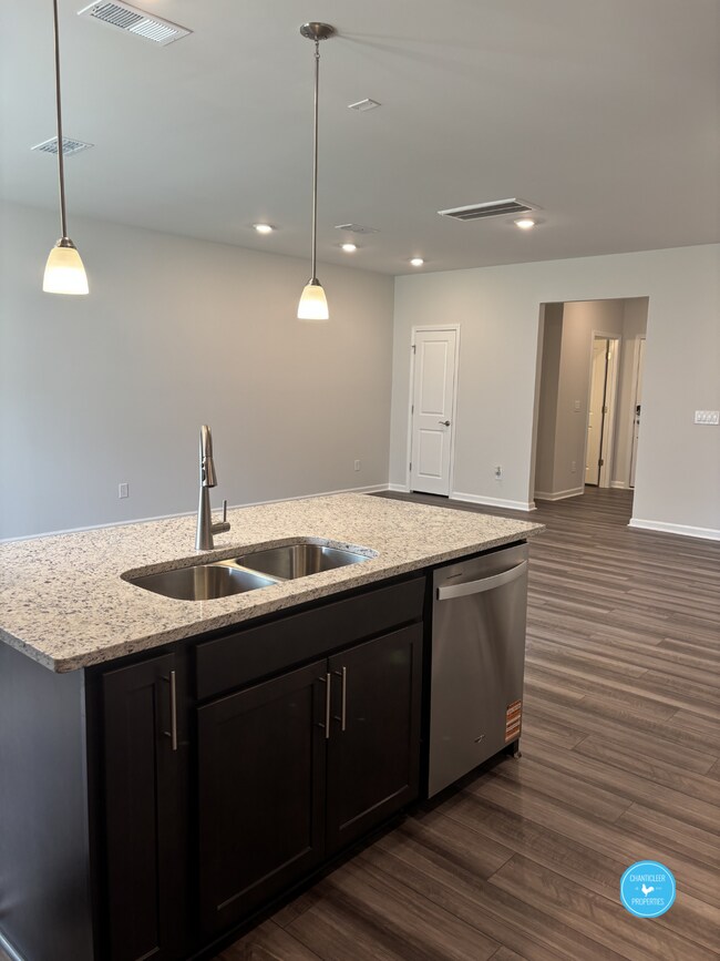 Photo - 1022 Poets Walk Rd