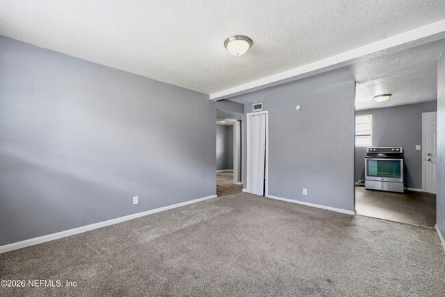 1658 W 10th St