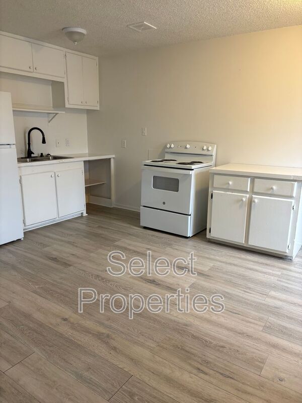 Photo - 2102 Clark St