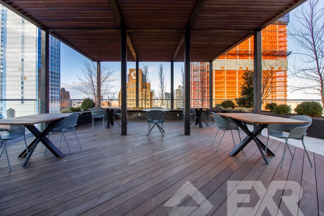 Photo - 436 Albee Square W Unit 25A