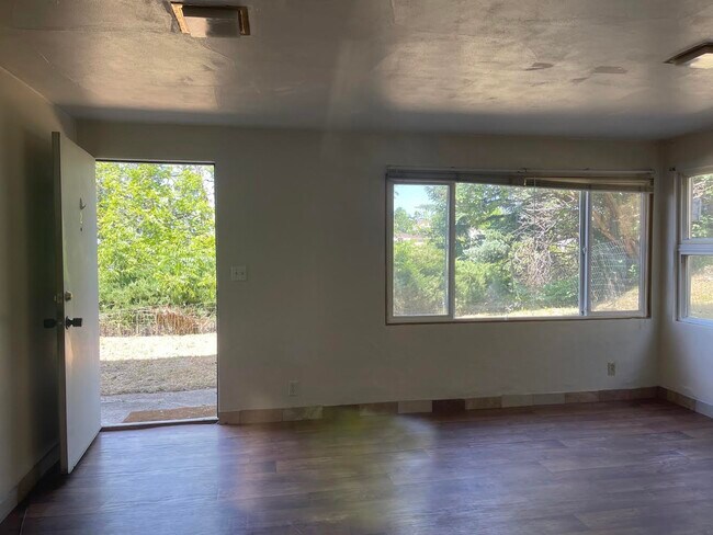 Photo - 1310 NE Williams St Unidad 1