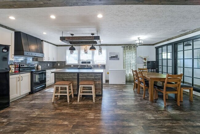 Photo - 29703 Midland St