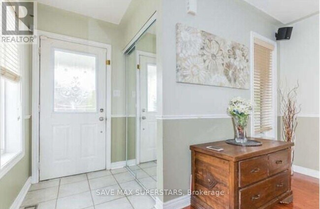 Photo - 12 Stable Gate