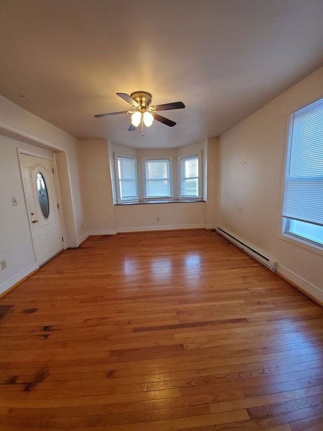 Photo - 701 W King St Unidad A