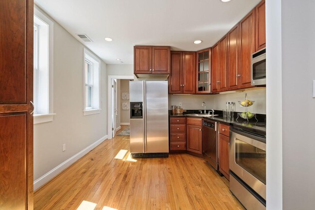 Photo - 1361 Irving St NW Unidad Irving Station  8