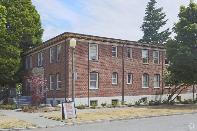 Red Maple Apartments