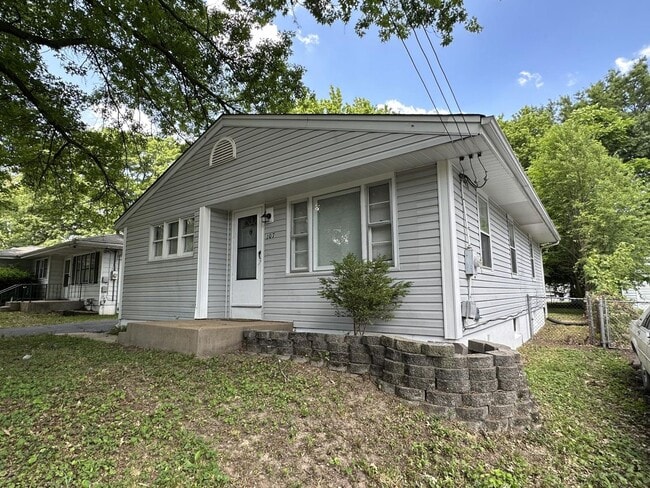 Building Photo - Lovely 2 Bedroom / 2 Bath for Rent - Section 8 Welcome