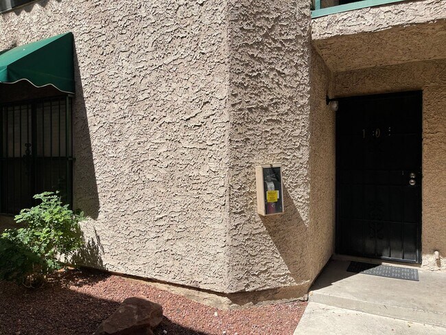 Photo - Stylish Condo Near the Strip & Convention ...