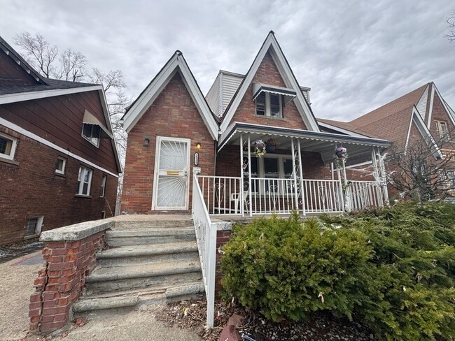 Building Photo - 14925 Mendota St