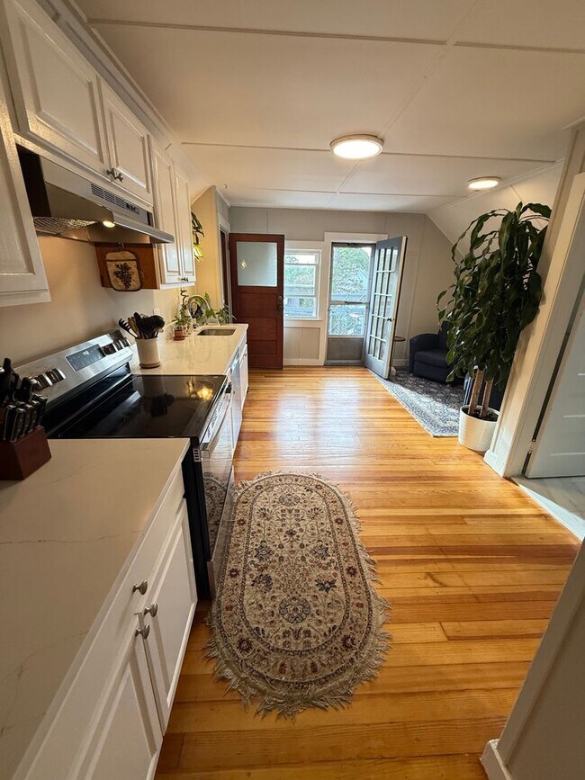 Photo - The Maplewood Three Unidad Top Floor Roof Deck