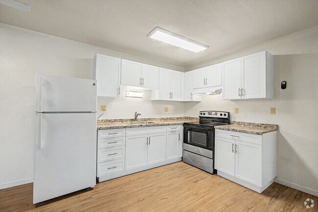2BR, 1BA - 850SF - Kitchen - Emerald Bay Apartments