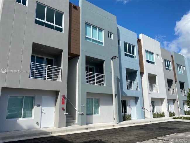 Photo - 2561 NE 193rd St Townhome