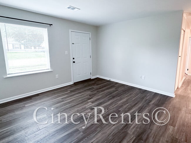 Photo - 988 Stratford Pl