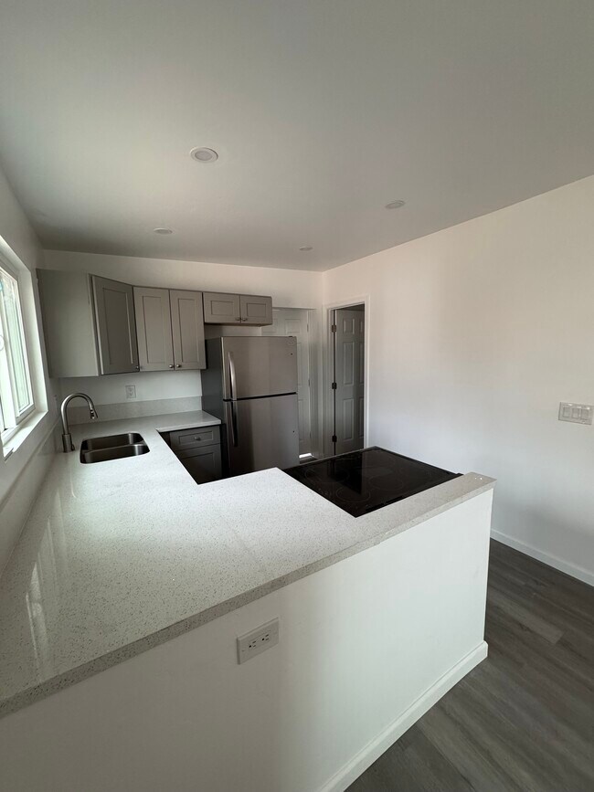 Photo - 1119 E Adams St