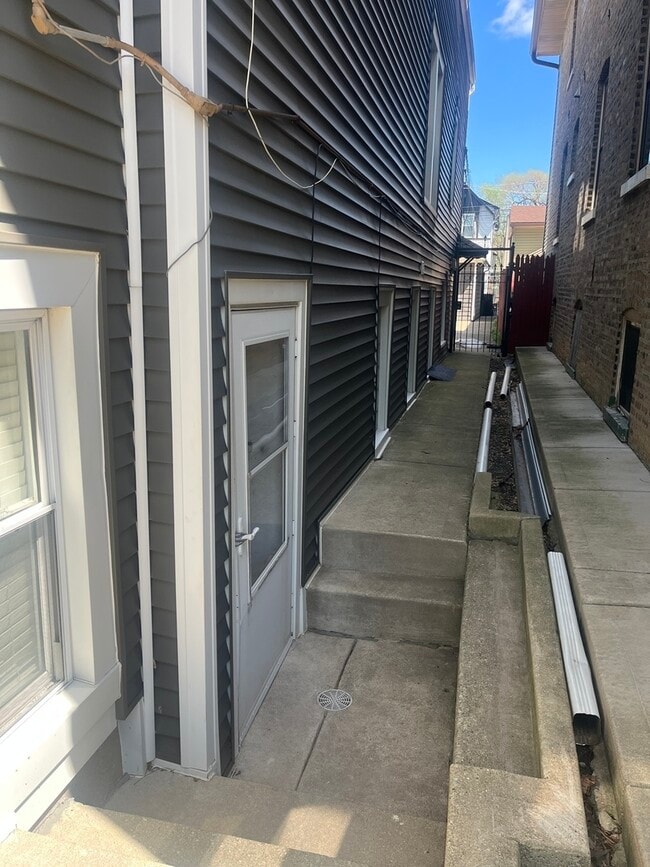 Photo - 3129 N St Louis Ave Unit G