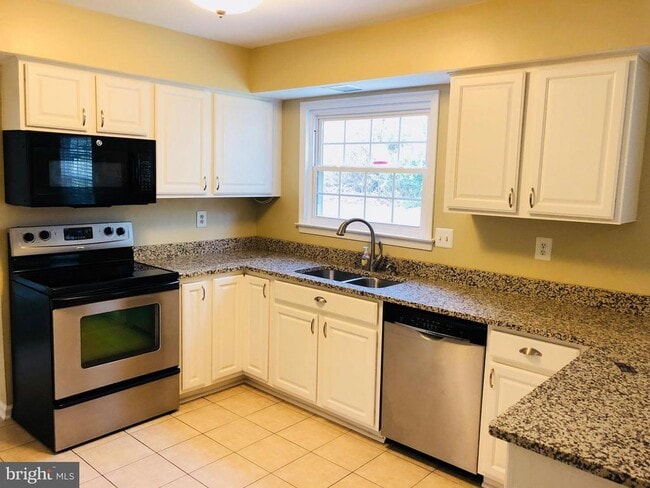 Photo - 15860 Montview Dr