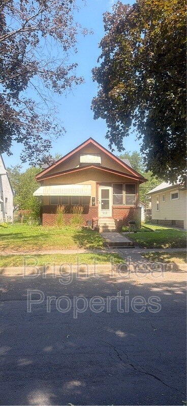969 Lawson Ave E