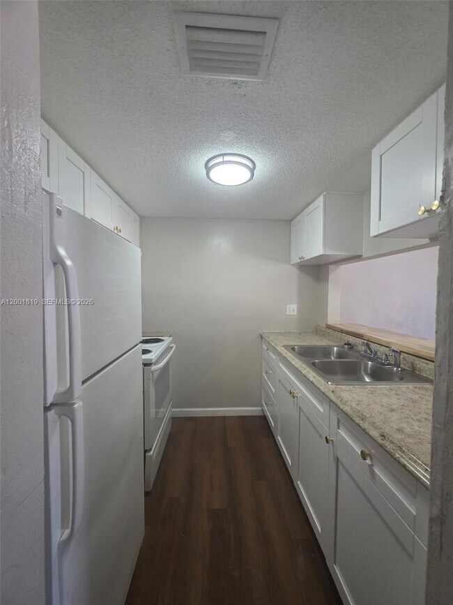 Photo - 313 Country Club Oval Unit 11