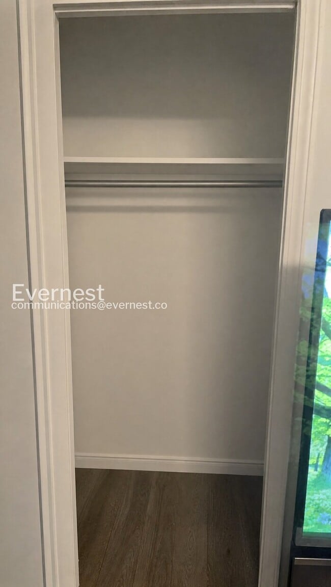 Photo - 1140 Redford Dr SE