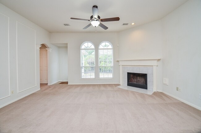 Photo - 5819 Mitre Peak Ln