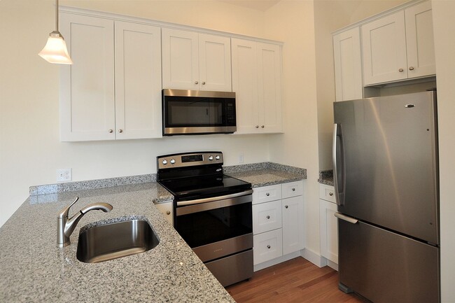 Photo - 870 Beacon St