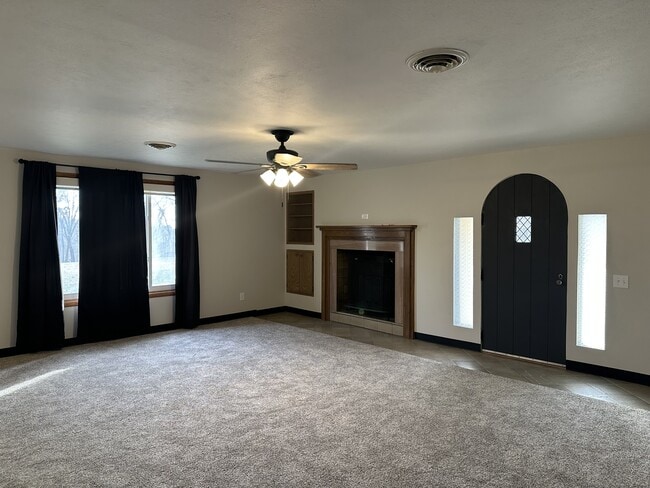 Photo - 260 Mark Twain Dr