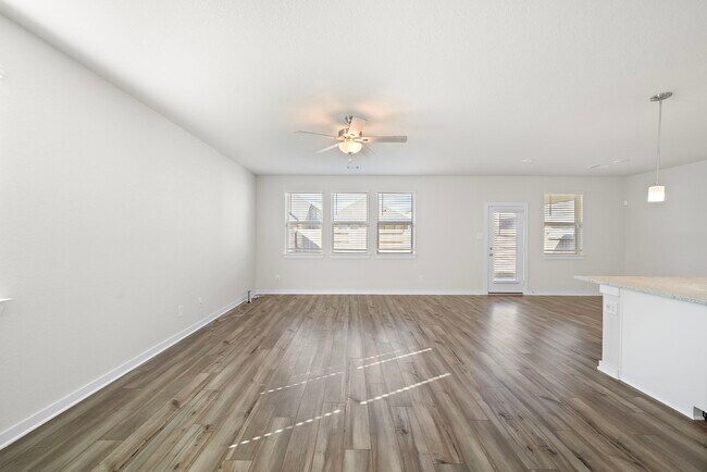 Photo - 17482 Buckeye Br