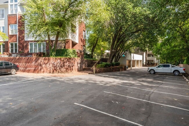 Photo - 2719 Selwyn Ave Unit 8