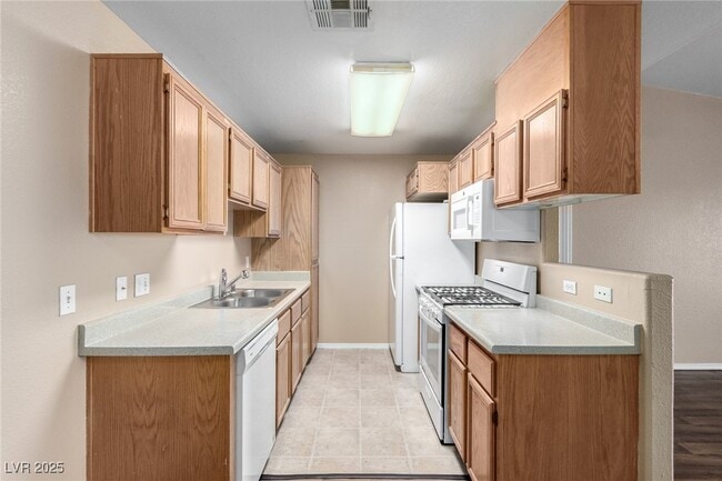 Building Photo - 4730 E Craig Rd Unit 2180